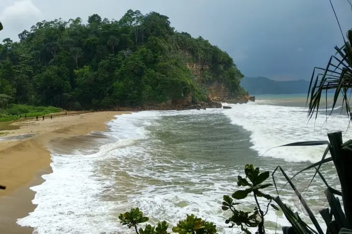 10 Pantai Eksotis di Blitar yang Wajib Dikunjungi untuk Liburan Tak Terlupakan