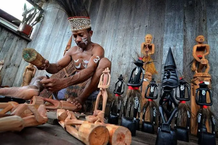 7 Keunikan Suku Asmat Papua yang Memikat dan Menakjubkan